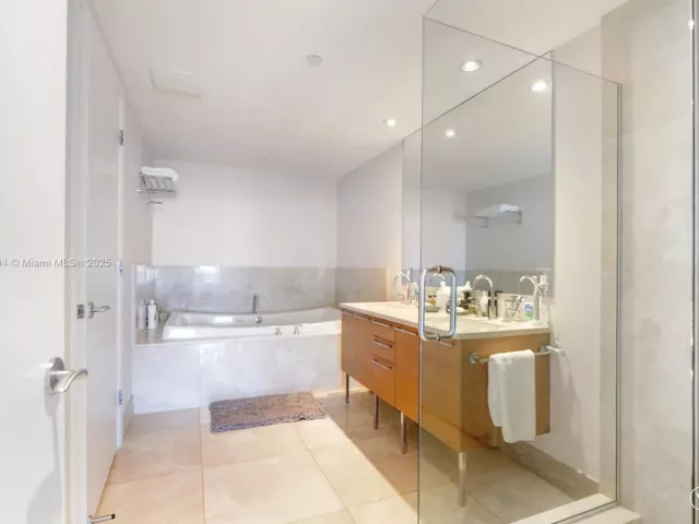 Apartment for rent  Unit #4101 - photo 5670539