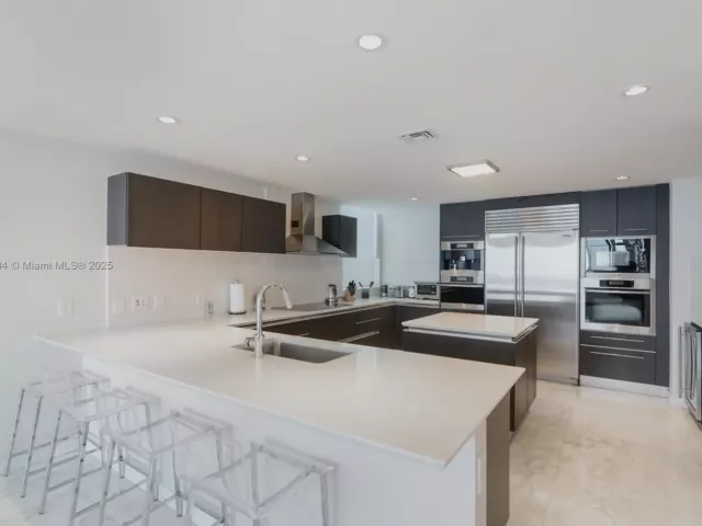 Apartment for rent  Unit #4101 - photo 5670541