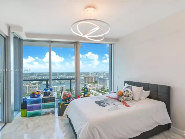 Apartment for rent  Unit #4101 - photo 5670536