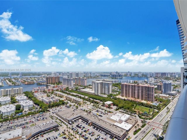 Apartment for rent  Unit #4101 - photo 5670532