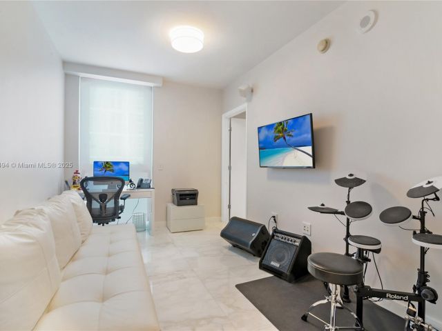 Apartment for rent  Unit #4101 - photo 5670534