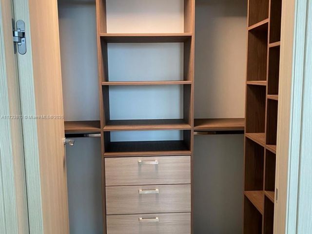 Apartment for sale  Unit #1002 - photo 5640563