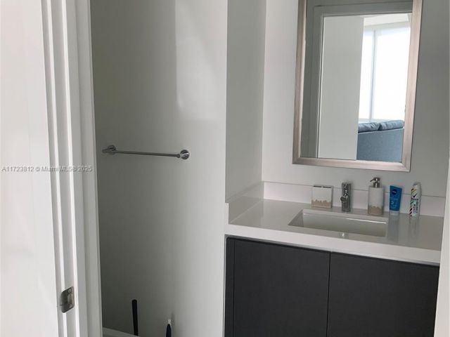 Apartment for sale  Unit #1002 - photo 5640565