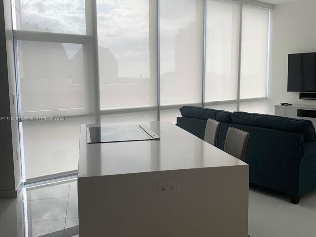 Apartment for sale  Unit #1002 - photo 5640568