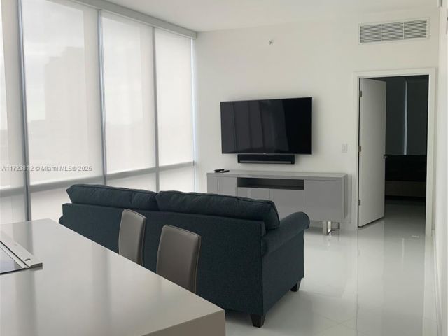 Apartment for sale  Unit #1002 - photo 5640573