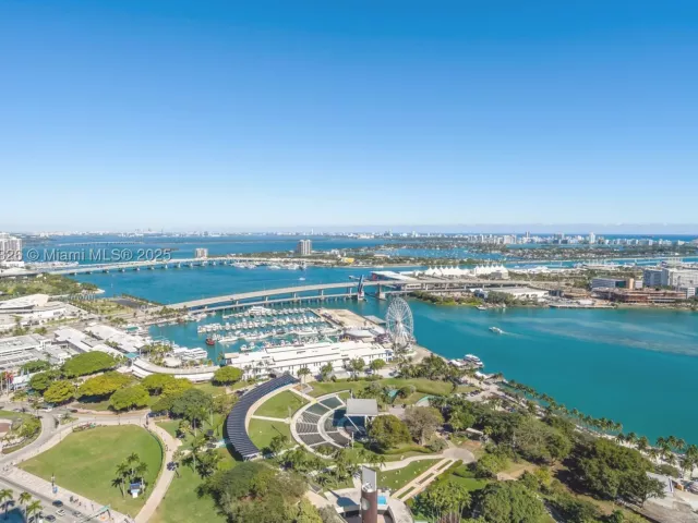 3-bedroom condo for sale in Miami - 50 Biscayne Blvd 4208 - MondialRealty