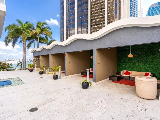 3-bedroom condo for sale in Miami - 50 Biscayne Blvd 4208 - MondialRealty