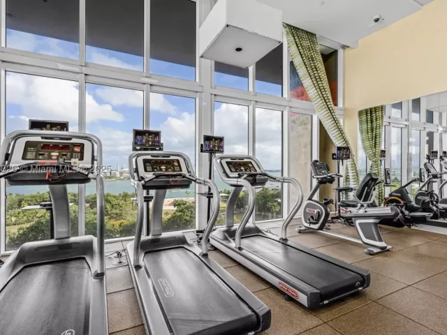 3-bedroom condo for sale in Miami - 50 Biscayne Blvd 4208 - MondialRealty