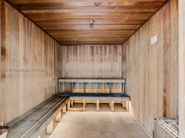 3-bedroom condo for sale in Miami - 50 Biscayne Blvd 4208 - MondialRealty