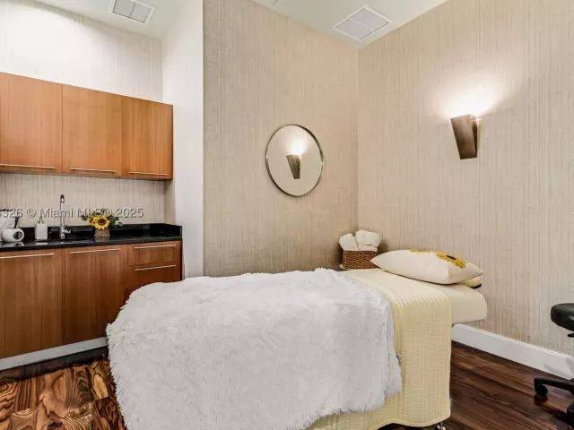 3-bedroom condo for sale in Miami - 50 Biscayne Blvd 4208 - MondialRealty