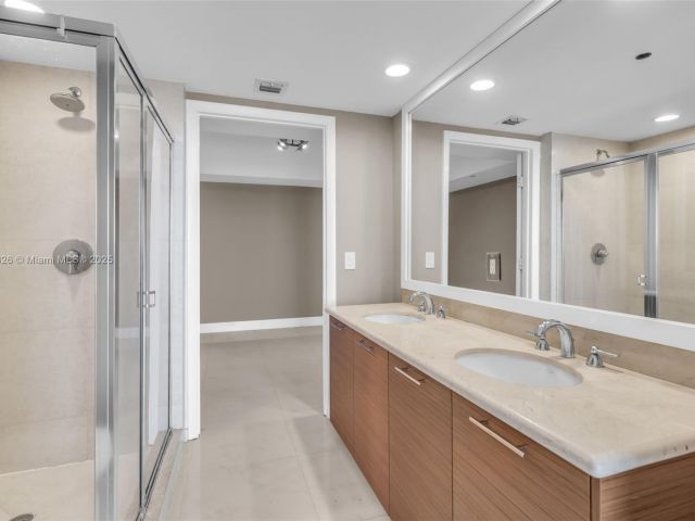 Apartment for sale  Unit #4208 - photo 6200123