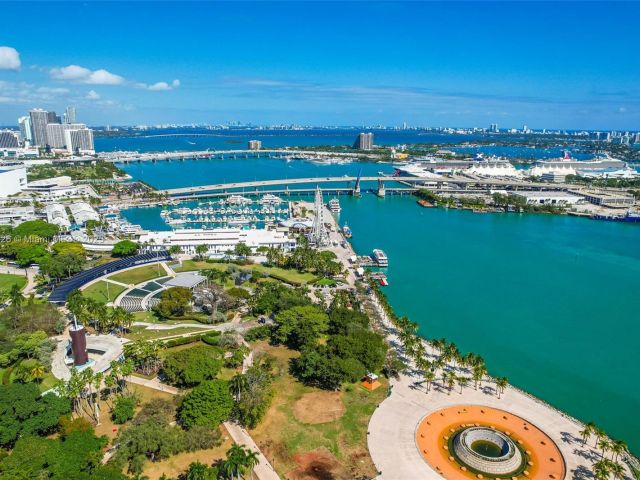 Apartment for sale  Unit #4208 - photo 6200136