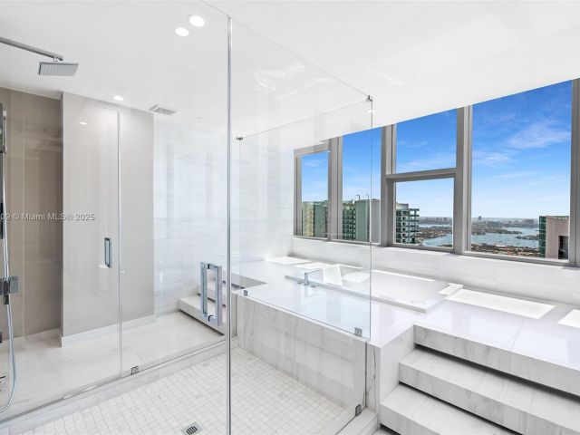 Apartment for sale  Unit #PH 5411 - photo 5640604