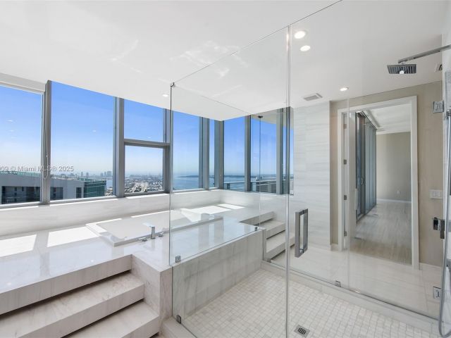 Apartment for sale  Unit #PH 5411 - photo 5640605