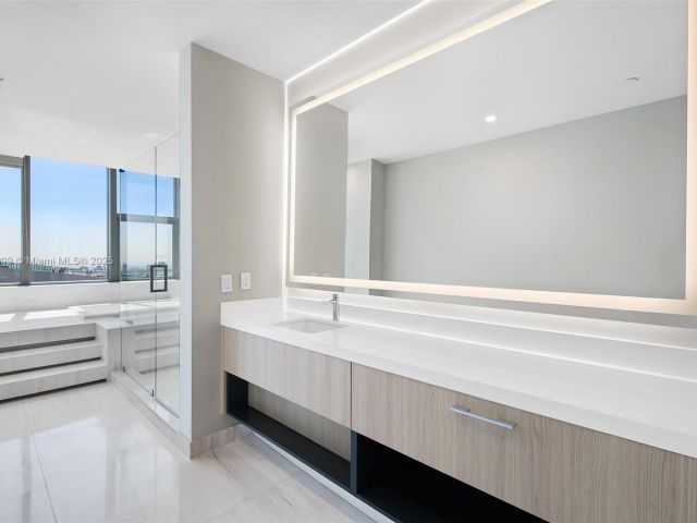 Apartment for sale  Unit #PH 5411 - photo 5640606