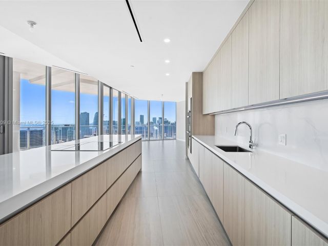 Apartment for sale  Unit #PH 5411 - photo 5640614