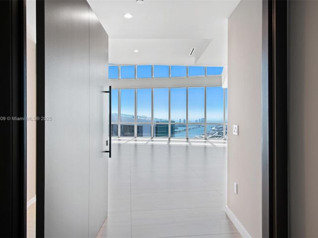 Apartment for sale  Unit #PH 5411 - photo 5640618