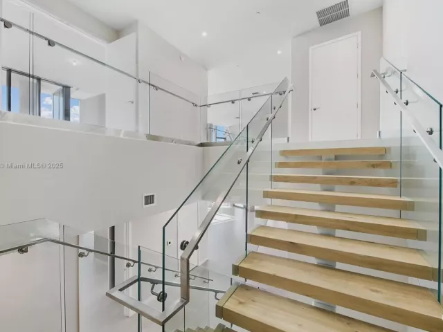 5-bedroom condo for sale in Miami - 851 NE 1st Ave PH 5411 - MondialRealty