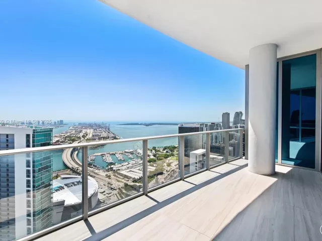 5-bedroom condo for sale in Miami - 851 NE 1st Ave PH 5411 - MondialRealty