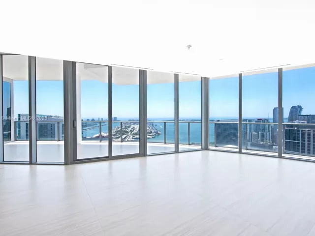 5-bedroom condo for sale in Miami - 851 NE 1st Ave PH 5411 - MondialRealty