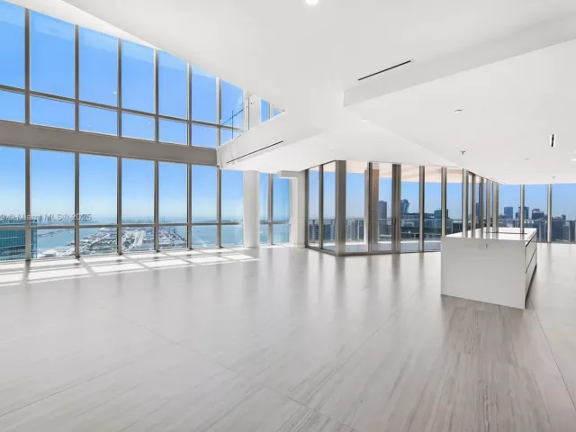 5-bedroom condo for sale in Miami - 851 NE 1st Ave PH 5411 - MondialRealty