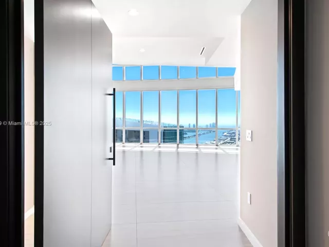 5-bedroom condo for sale in Miami - 851 NE 1st Ave PH 5411 - MondialRealty