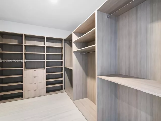 5-bedroom condo for sale in Miami - 851 NE 1st Ave PH 5411 - MondialRealty