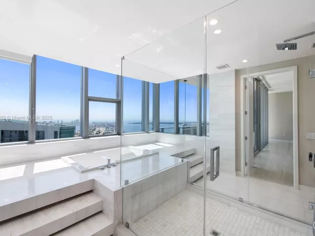 5-bedroom condo for sale in Miami - 851 NE 1st Ave PH 5411 - MondialRealty