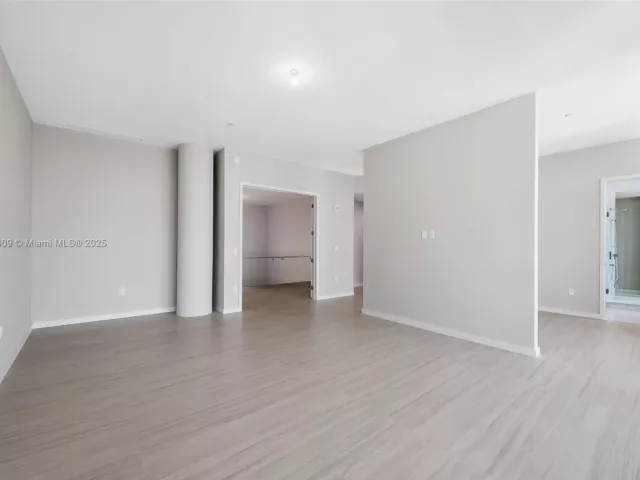 5-bedroom condo for sale in Miami - 851 NE 1st Ave PH 5411 - MondialRealty