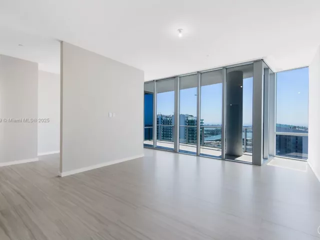 5-bedroom condo for sale in Miami - 851 NE 1st Ave PH 5411 - MondialRealty