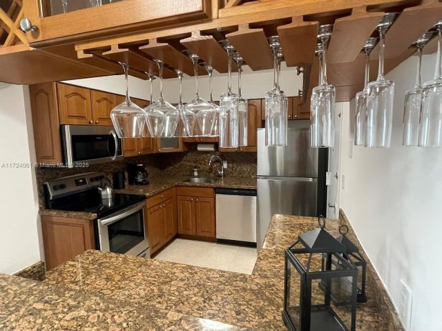 Apartment for rent  Unit #1722 - photo 5692524