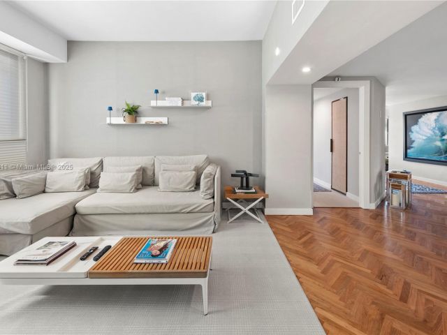 Apartment for rent  Unit #1002 - photo 5647721