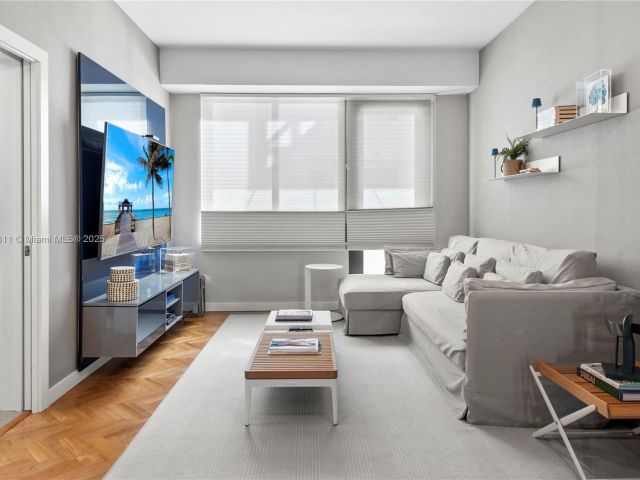 Apartment for rent  Unit #1002 - photo 5647722