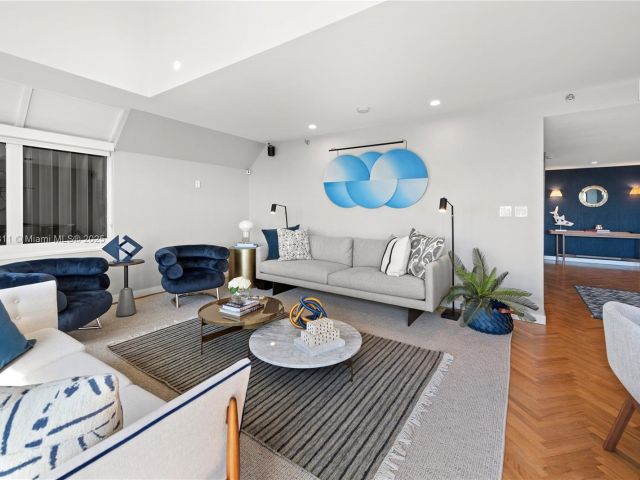 Apartment for rent  Unit #1002 - photo 5647724