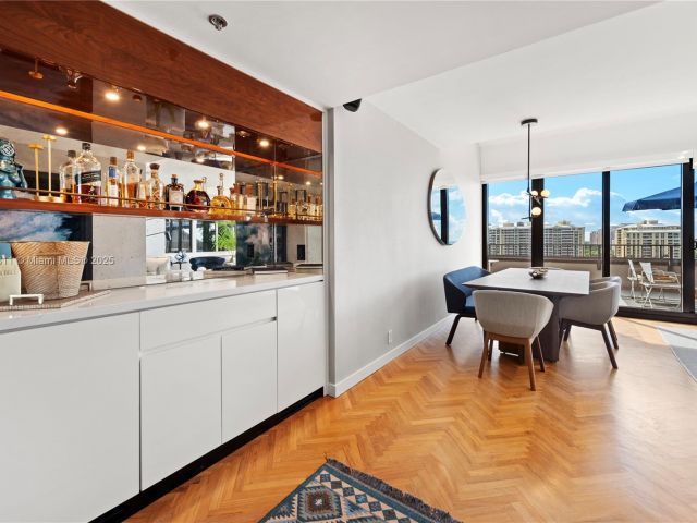 Apartment for rent  Unit #1002 - photo 5647728