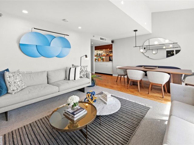 Apartment for rent  Unit #1002 - photo 5647737