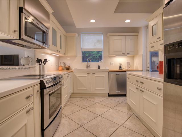 Home for rent at 2200 Lincoln Ave - photo 5840544