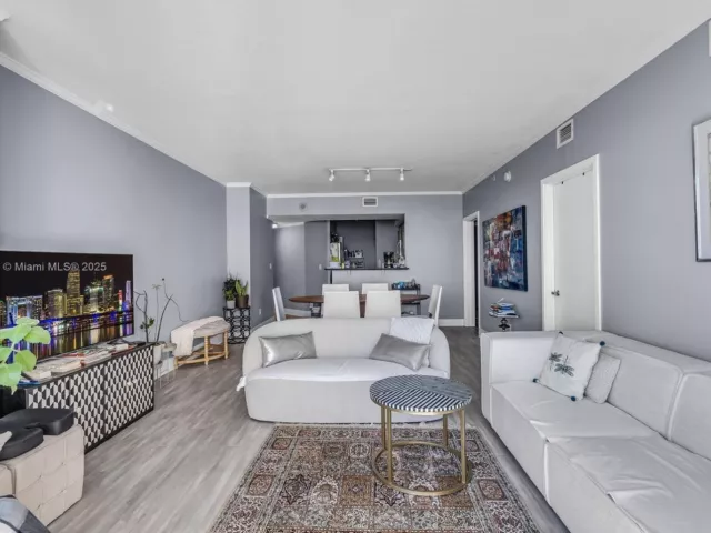 3-bedroom condo for sale in Miami - 325 S Biscayne Blvd 3726 - MondialRealty