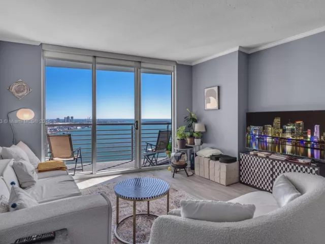 3-bedroom condo for sale in Miami - 325 S Biscayne Blvd 3726 - MondialRealty