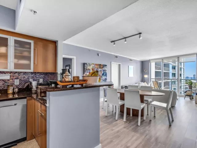 3-bedroom condo for sale in Miami - 325 S Biscayne Blvd 3726 - MondialRealty