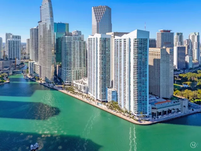 3-bedroom condo for sale in Miami - 325 S Biscayne Blvd 3726 - MondialRealty