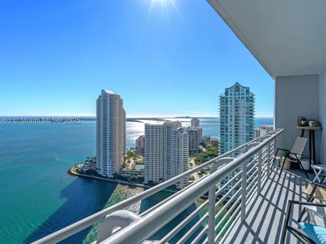 3-bedroom condo for sale in Miami - 325 S Biscayne Blvd 3726 - MondialRealty