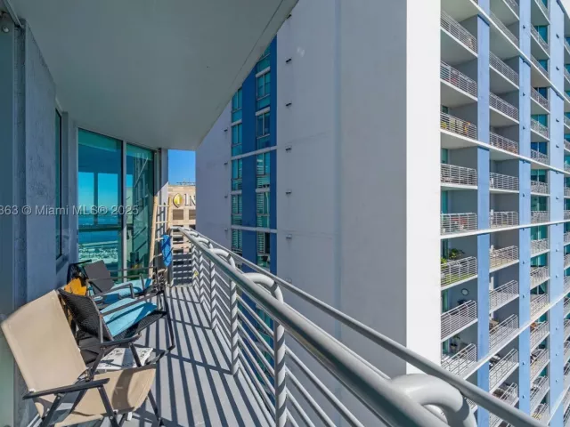 3-bedroom condo for sale in Miami - 325 S Biscayne Blvd 3726 - MondialRealty