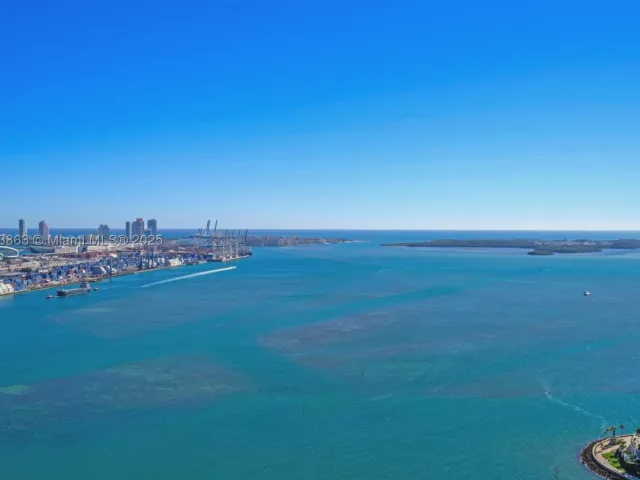 3-bedroom condo for sale in Miami - 325 S Biscayne Blvd 3726 - MondialRealty