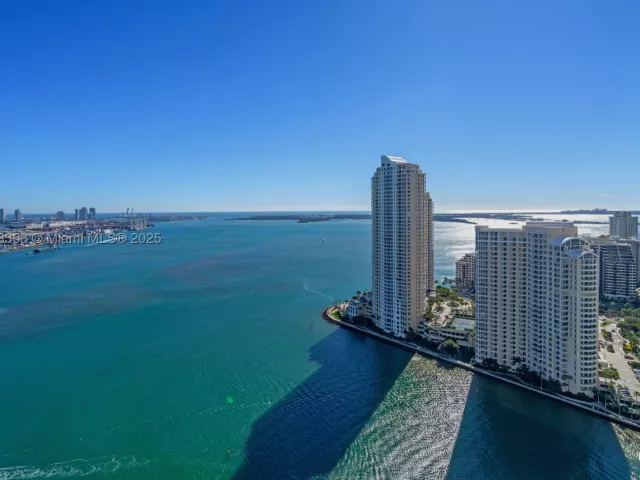 3-bedroom condo for sale in Miami - 325 S Biscayne Blvd 3726 - MondialRealty