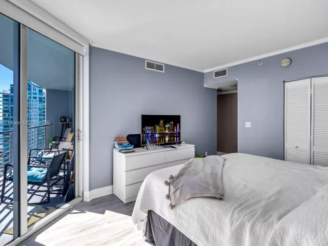 3-bedroom condo for sale in Miami - 325 S Biscayne Blvd 3726 - MondialRealty