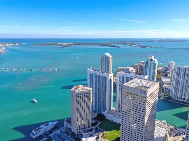3-bedroom condo for sale in Miami - 325 S Biscayne Blvd 3726 - MondialRealty
