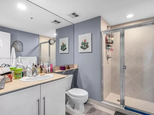 3-bedroom condo for sale in Miami - 325 S Biscayne Blvd 3726 - MondialRealty