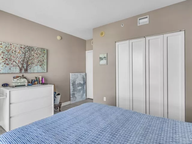 3-bedroom condo for sale in Miami - 325 S Biscayne Blvd 3726 - MondialRealty