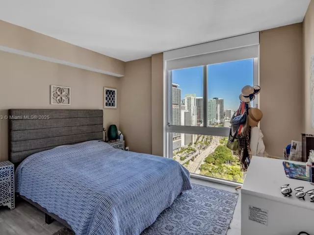 3-bedroom condo for sale in Miami - 325 S Biscayne Blvd 3726 - MondialRealty